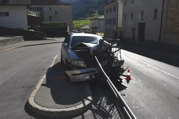 Unfall in San Carlo GR – Kollision mit einem Geländer