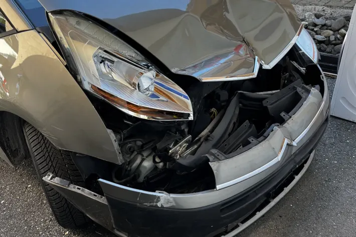 St. Margrethen SG – In Baustellenmulde geprallt und nach Hause gefahren