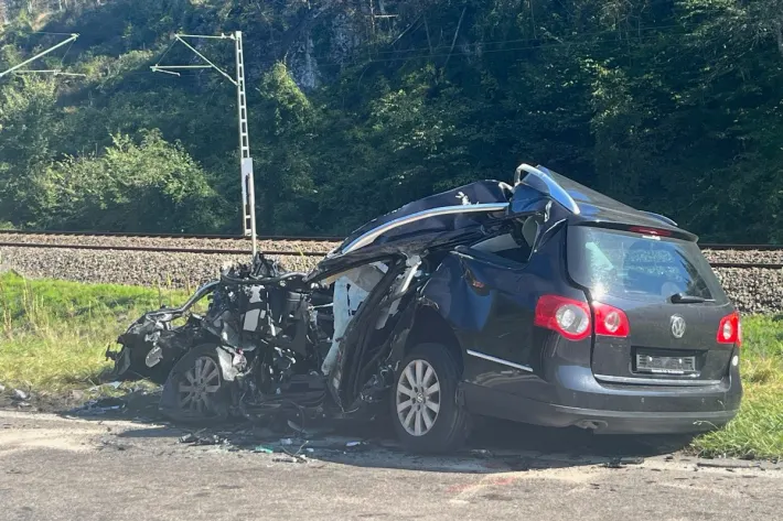 Horrorunfall in Thayngen SH – Autofahrer stirbt bei Frontalkollision mit Lastwagen