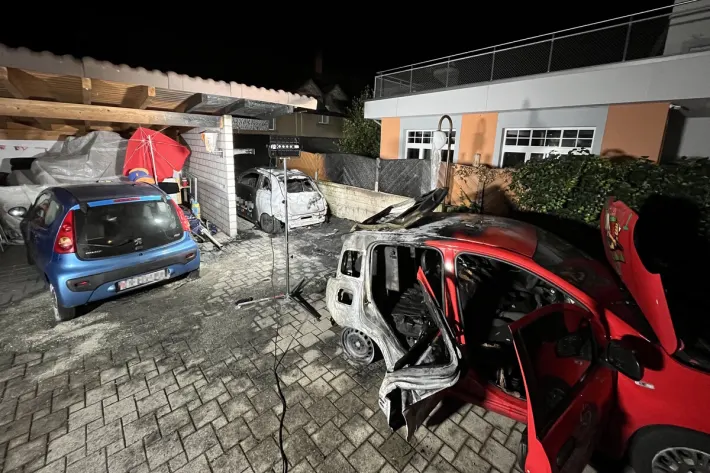 Wil SG – Fahrzeugbrand weitet sich auf zwei weitere Autos aus