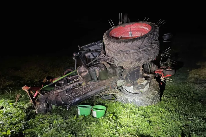 Unfall in Egg SZ - Landwirt von eigenem Traktor überrollt und schwer verletzt