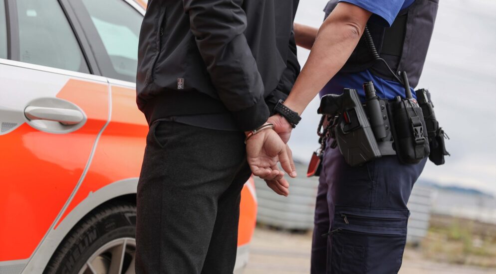 Wattwil SG: 22-jähriger Mann greift Polizist an