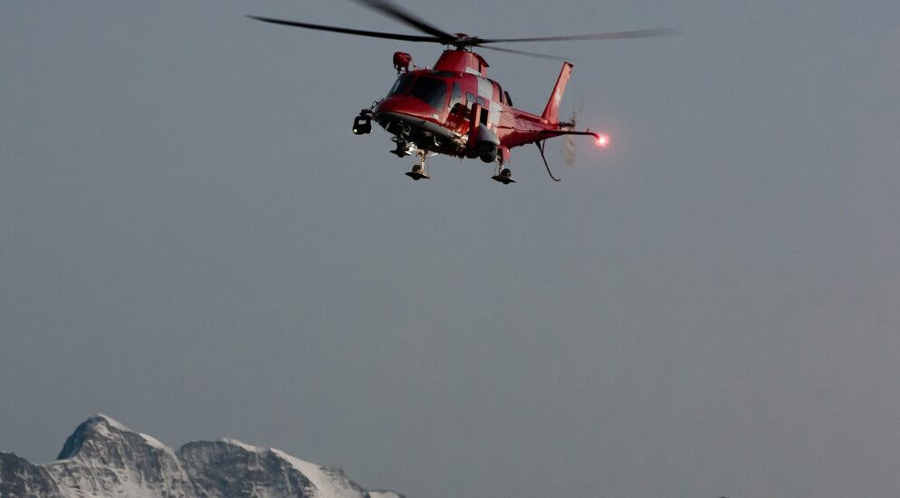 Rettungsaktion in Moutier BE – Seniorin (79) verharrt ganze Nacht eingeklemmt im Auto