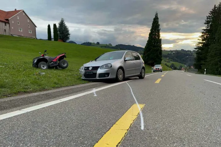 Wald AR – Unfall fordert drei Verletzte und Totalschaden