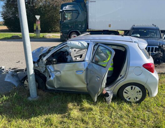 Härkingen SO: Seitlich-frontale Kollision zwischen zwei Autos – eine Person verletzt Härkingen SO: Seitlich-frontale Kollision zwischen zwei Autos – eine Person verletzt