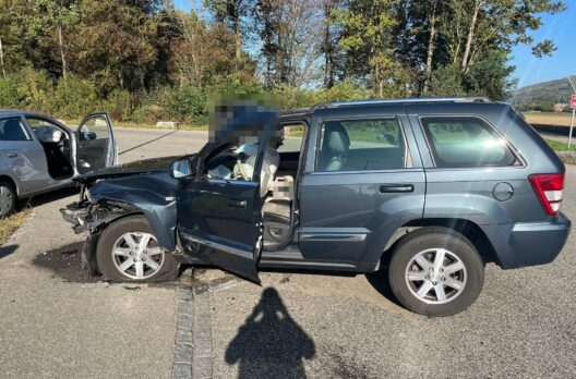 Härkingen SO: Seitlich-frontale Kollision zwischen zwei Autos – eine Person verletzt Härkingen SO: Seitlich-frontale Kollision zwischen zwei Autos – eine Person verletzt