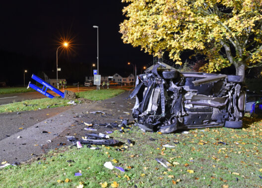 Pfaffnau LU: Alkoholisierter Autofahrer (30) verursacht Selbstunfall