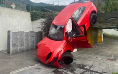 Neuheim/Walchwil ZG – Nach Unfall auf einem Friedhofplatz gelandet