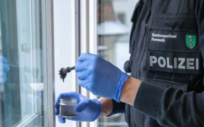 Au SG – Einbrecher suchen Firmengebäude heim und klauen Sonnenbrillen und Bargeld