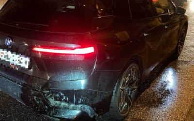 Näfels GL – Auffahrkollision zwischen zwei PWs