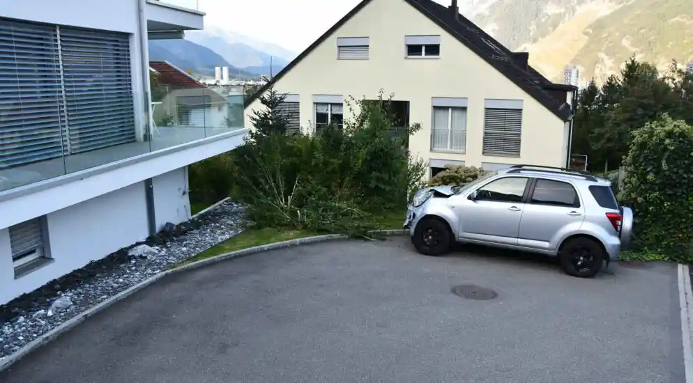 Stadt Chur GR – 67-jährige Autofahrerin kollidiert mit Hauswand