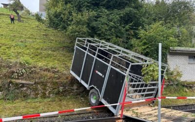 Unfall in Herisau AR – Vieh-Anhänger rollt auf Bahngleis