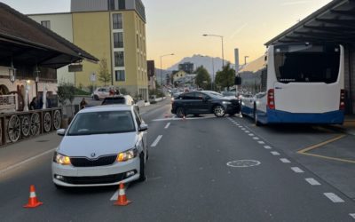 Root LU – Kollision zwischen zwei Autos und vbl-Bus