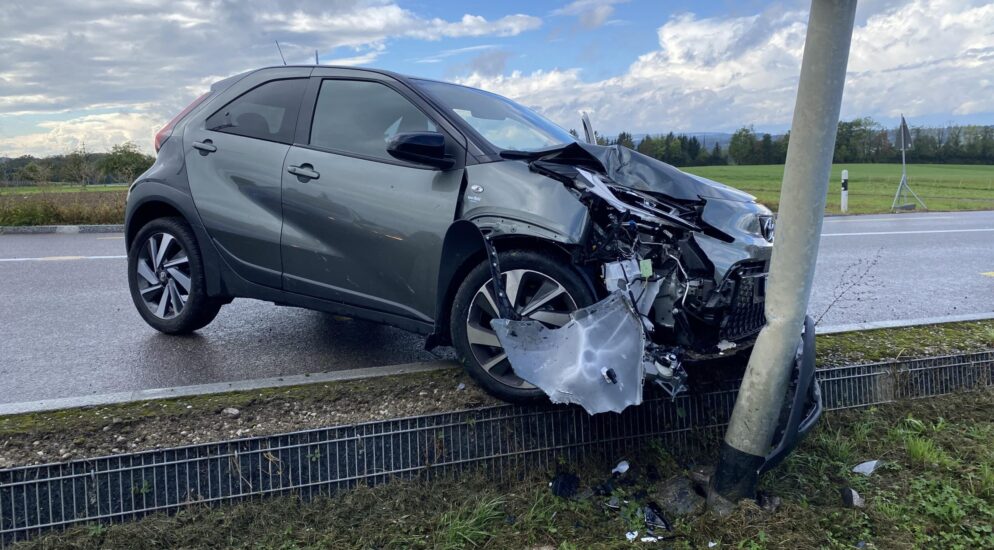 Altishausen TG – Deutscher (61) kollidiert mit Beleuchtungskandelaber