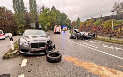 Warth TG – Heftige Frontalkollision zwischen Bentley und Chevrolet – zwei Verletzte