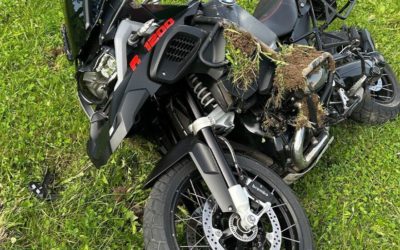 Giswil OW – Motorradfahrer (65) nach Kollision mit Auto lebensbedrohlich verletzt