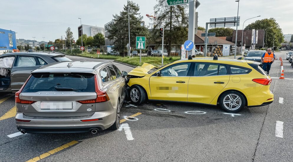 Stadt St.Gallen SG – Verkehrsunfall mit drei involvierten Fahrzeugen