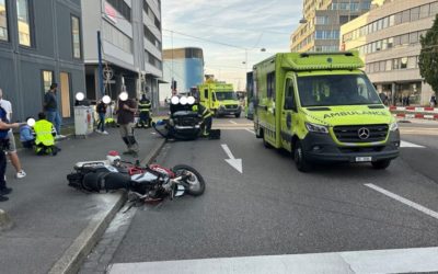 Stadt Basel BS – Heftige Kollision zwischen Motorrad und Auto – zwei Verletzte