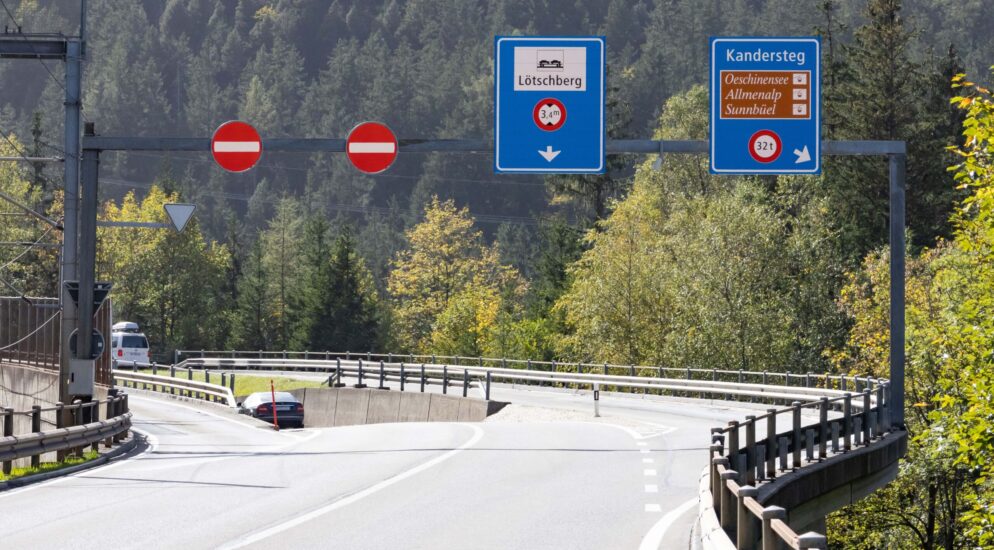 Kandersteg BE: Gewichtsbeschränkung bei Brücken zum Autoverlad auf der N6 Kandersteg BE: Gewichtsbeschränkung bei Brücken zum Autoverlad auf der N6
