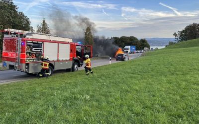 Feusisberg SZ – Auto in Brand geraten – Totalschaden