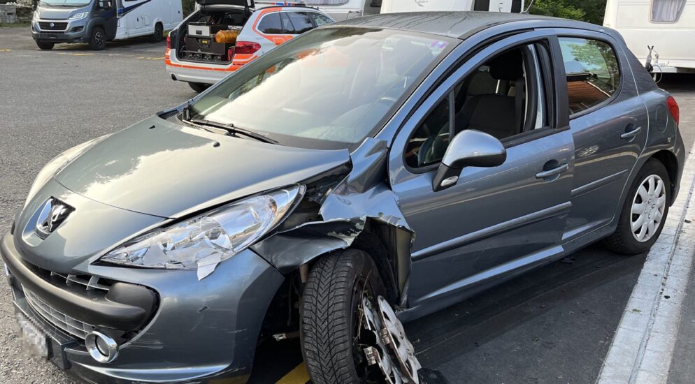 Unfall in Berneck SG – Betrunkener (43) klaut Auto und kracht in Hausmauer