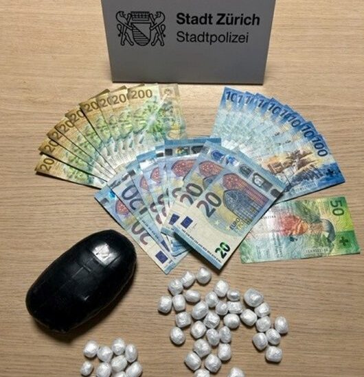 Stadt Zürich ZH (Kreis 5) – Fahnder beobachten Drogendeal