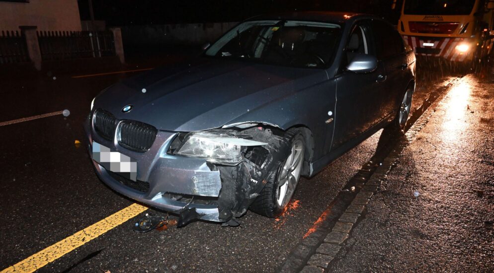 St. Margrethen SG – Fahrunfähiger BMW-Fahrer (36) crasht gegen Betonpoller