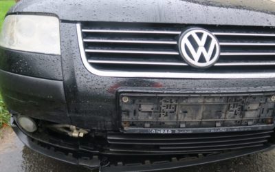 Rüti GL – Mofafahrer (55) bei Streifkollision mit Auto verletzt