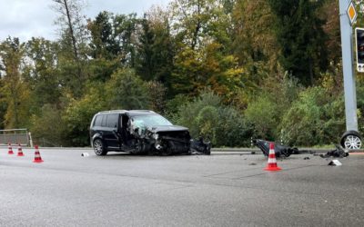 Rümlang ZH – Mann (42) bei Selbstunfall mit Personenwagen schwer verletzt