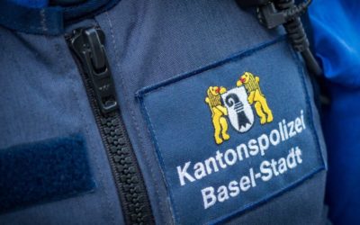 Stadt Basel BS – Fahrradfahrerin nach Kollision mit Taxitür verletzt