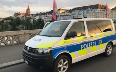 Stadt Basel BS – Zwei unbekannte Täter berauben und verletzen Mann (67)