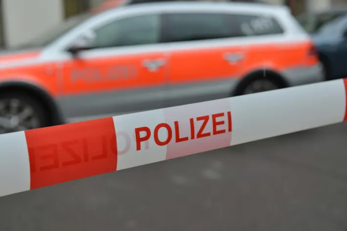 Hundwil AR – Seitlich-frontale Kollision zwischen zwei Autos – eine Person verletzt