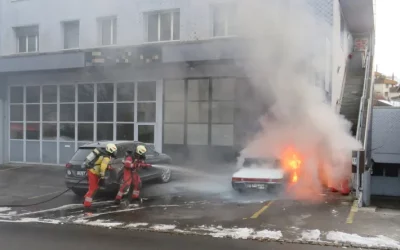 Stadt Glarus GL – Auto geht in Flammen auf