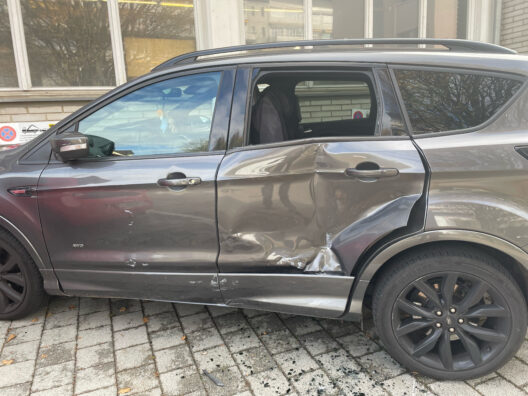 Stadt St.Gallen SG: Nicht korrekt gesicherter Lieferwagen rollt in Autos Stadt St.Gallen SG: Nicht korrekt gesicherter Lieferwagen rollt in Autos
