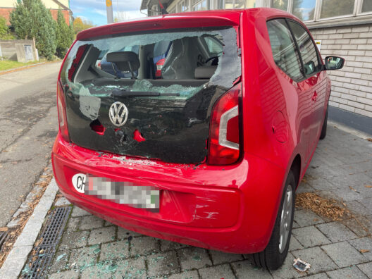 Stadt St.Gallen SG: Nicht korrekt gesicherter Lieferwagen rollt in Autos Stadt St.Gallen SG: Nicht korrekt gesicherter Lieferwagen rollt in Autos