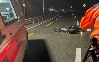 Drama in Langnau am Albis ZH – Sihltalstrasse nach tödlichem Motorradunfall gesperrt