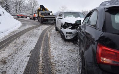 Peist GR – Sommerpneus auf Schnee fordert heftige Frontalkollision