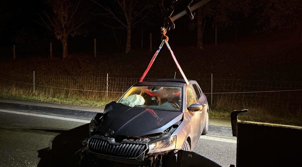 Bargen SH – Autobeifahrer (83) bei Kollision mit Bau-Mulde leicht verletzt