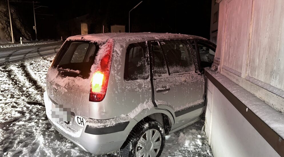 Gais AR: 44-jähriger Automobilist kollidiert mit Hausfassade