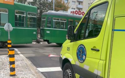 Stadt Basel BS – 15-jähriger Velofahrer nach Kollision mit Tram verletzt