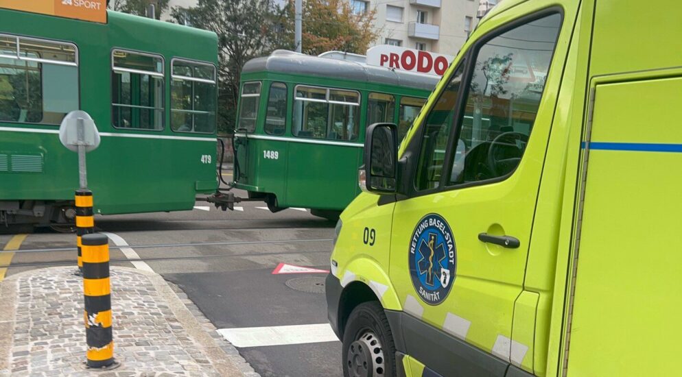 Stadt Basel BS – 15-jähriger Velofahrer nach Kollision mit Tram verletzt