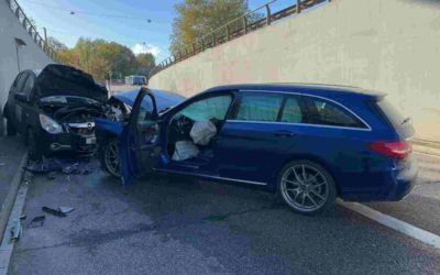 Stadt Basel BS – Frontalkollision zwischen zwei Autos – zwei Verletzte