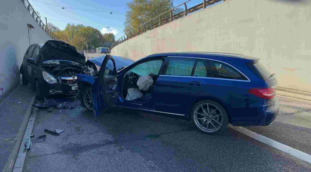 Stadt Basel BS – Frontalkollision zwischen zwei Autos – zwei Verletzte