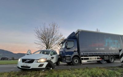 Altstätten SG – Unfall zwischen Auto und Lastwagen – eine Person verletzt