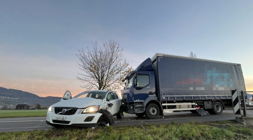 Altstätten SG: Unfall zwischen Auto und Lastwagen – eine Person verletzt Altstätten SG: Unfall zwischen Auto und Lastwagen – eine Person verletzt