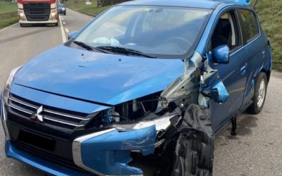 Löhningen SH – Sekundenschlaf endet mit Kollision – eine Person verletzt