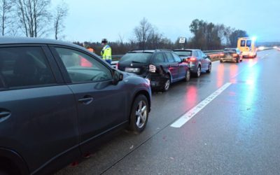 Rüthi SG / Autobahn A13: Auffahrkollision mit drei Autos – eine Person verletzt