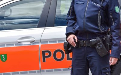 Rapperswil-Jona / Uznach SG – Fahrunfähig mit Auto gefahren – Polizisten bedroht