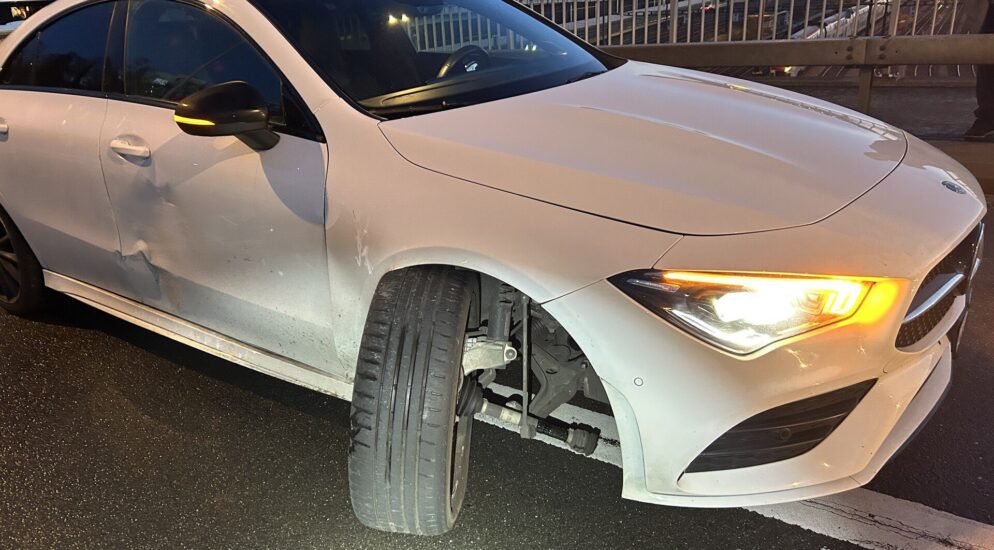 Stadt Schaffhausen SH – Alleinunfall mit Sommerreifen auf vereister Fulachbrücke