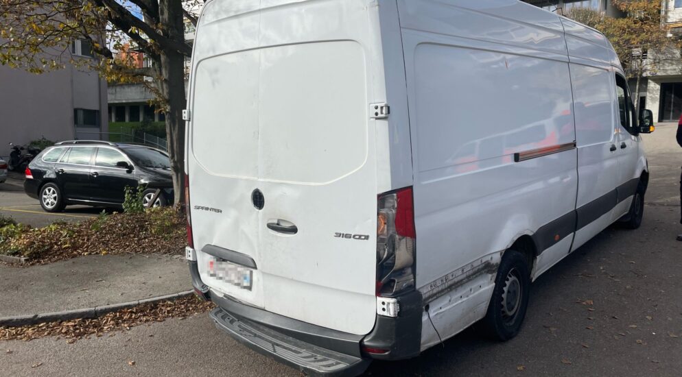 Stadt St.Gallen SG: Nicht korrekt gesicherter Lieferwagen rollt in Autos Stadt St.Gallen SG: Nicht korrekt gesicherter Lieferwagen rollt in Autos